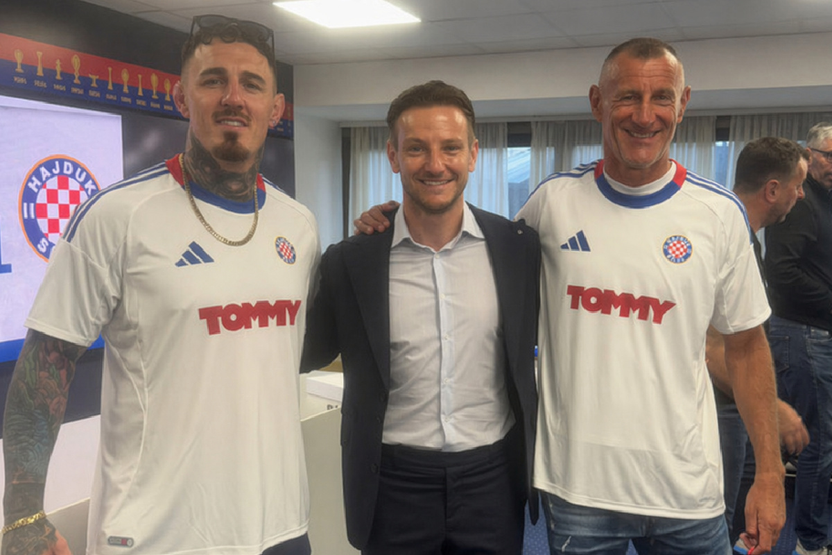 FOTO Prvak UFC-a se slikao na Poljudu s pojasom u dresu Hajduka