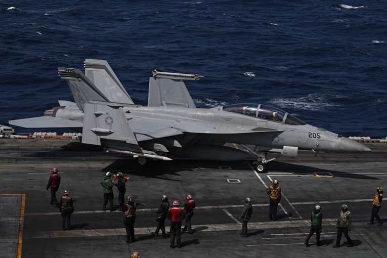 Američka mornarica izgubila Super Hornet od 60 milijuna dolara. Pao s broda i potonuo