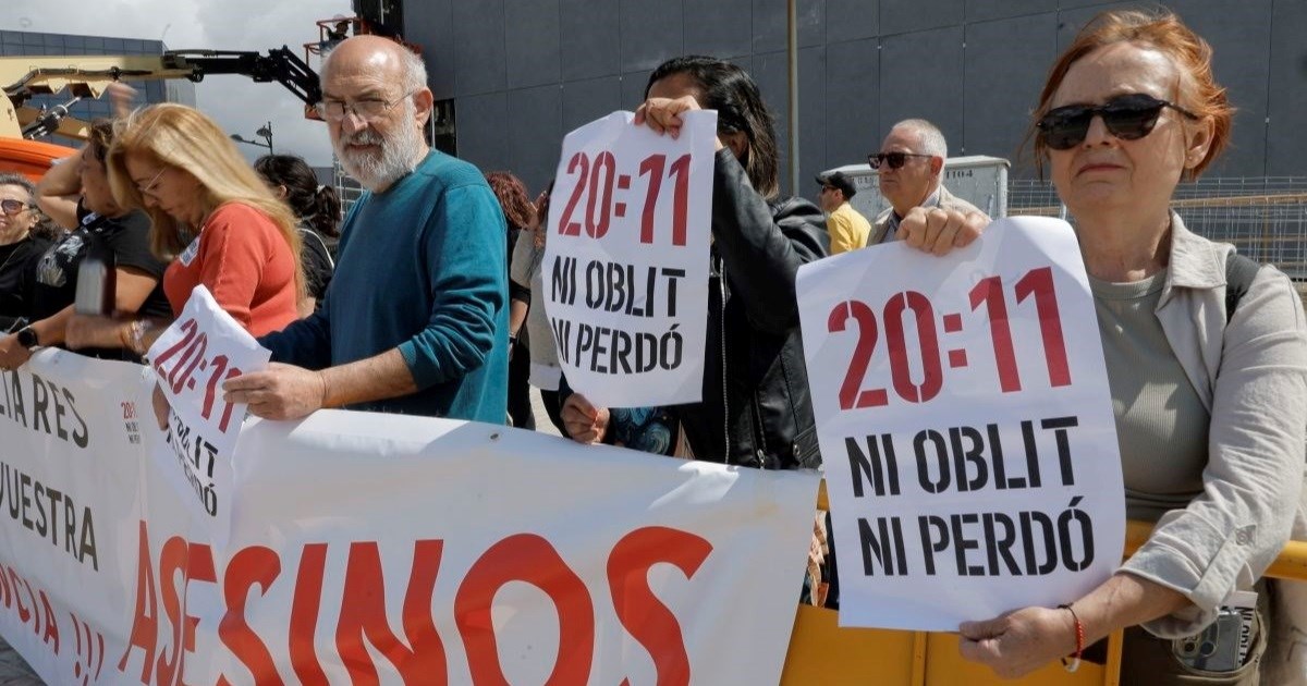 Prosvjednici u Valenciji traže ostavku šefa regije: "Ručao je dok su ljudi umirali"