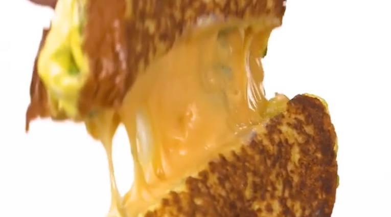 Milijun pregleda u tjedan dana: Ovaj recept za sendvič sa sirom i jajima je hit