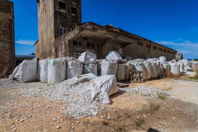 Silos bivšeg PPK Velebit, gdje je odložen dio opasnog otpada u Gospiću.