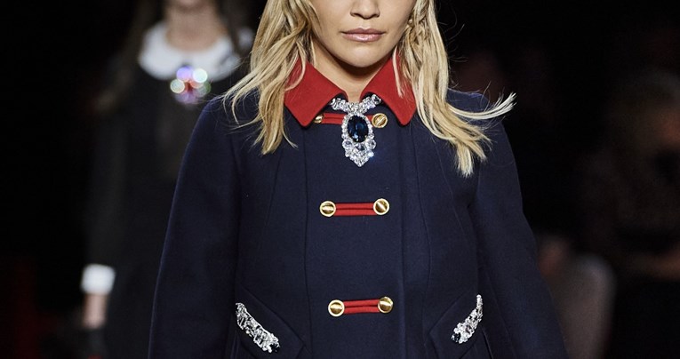 Kao pravi model: Poznata pjevačica prošetala pistom na pariškom Tjednu mode