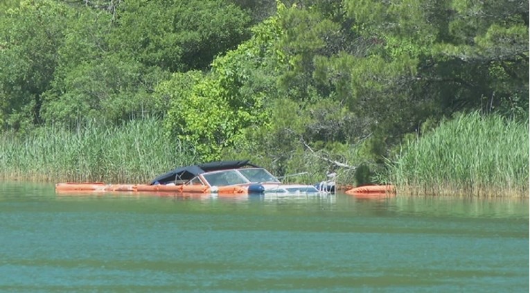 Turisti u NP-u Krka udarili brodom o dno, dio plovila potonulo. "Kapetan" bio pijan