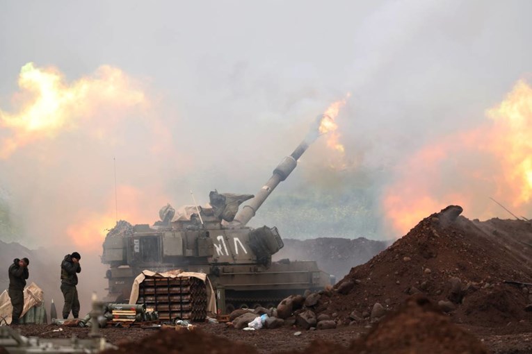 SAD i Izrael pokrenuli "opsežne napade" na središnji Iran. Ubijena dva tinejdžera