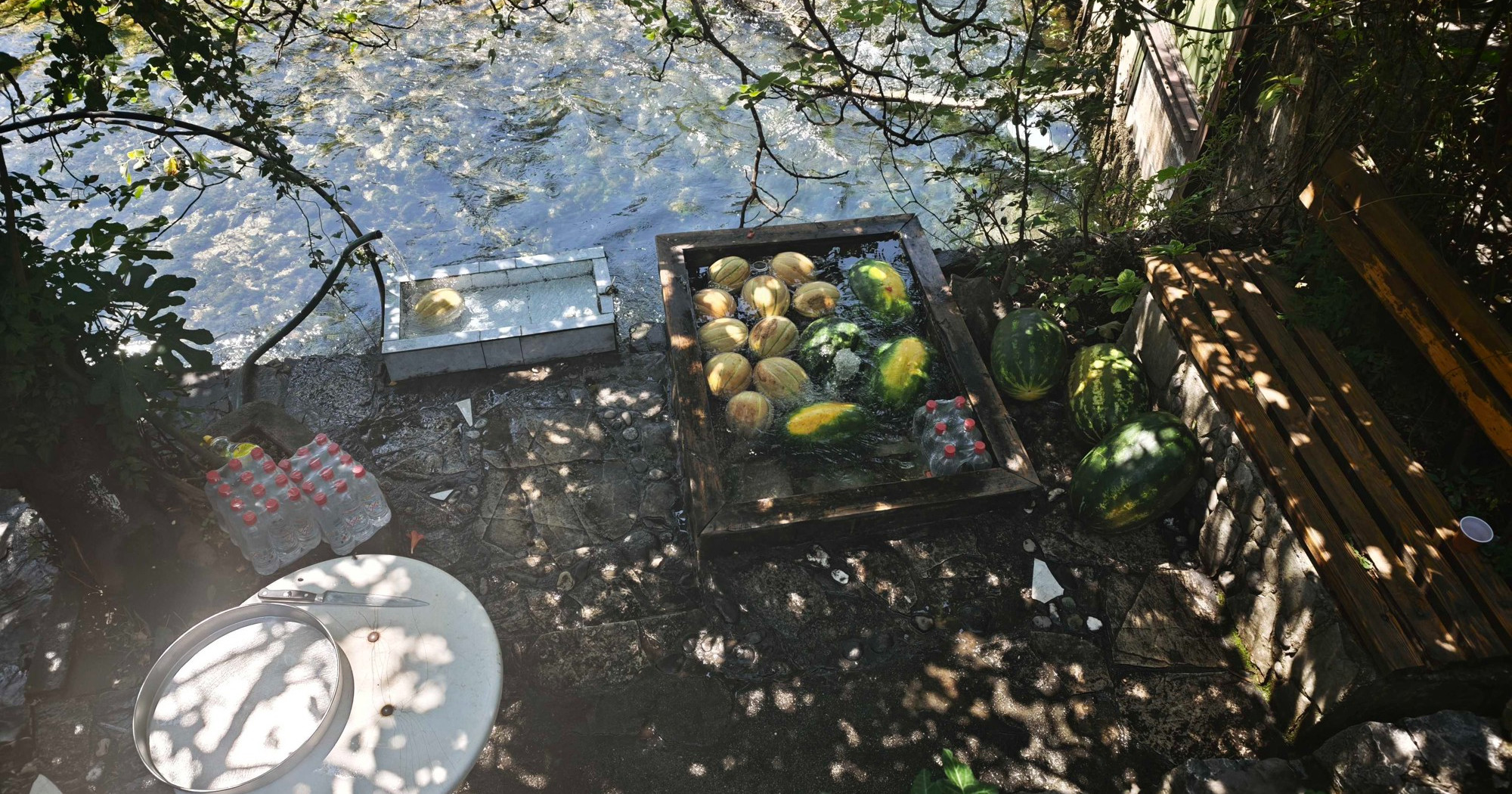 U BiH voće se hladi u rijeci, turisti su oduševljeni