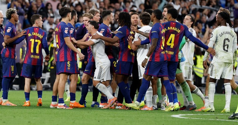 VIDEO Kaos na El Clasicu. Igrače morala razdvajati policija