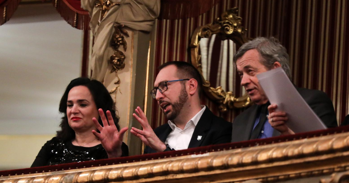 Tomašević snimljen na premijeri predstave u HNK, došao i Ivo Josipović