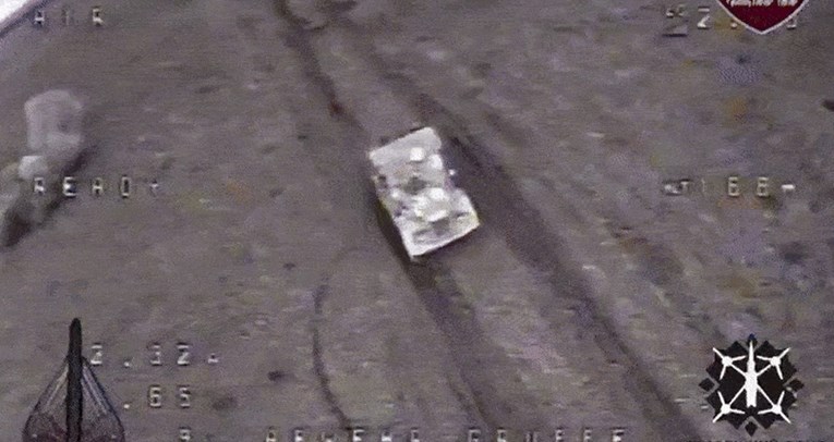 VIDEO Ruski kamioni, muzejski primjerci stari 70 godina, uništeni u Ukrajini