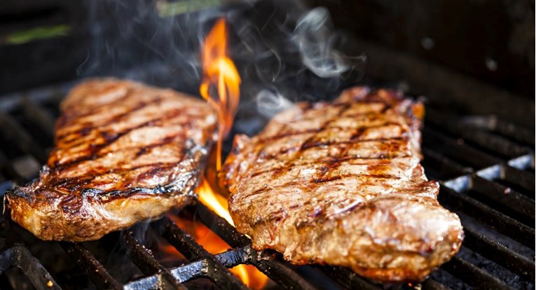 Razbijamo mitove o pečenju mesa - zašto odreske treba peći na najjačoj vatri