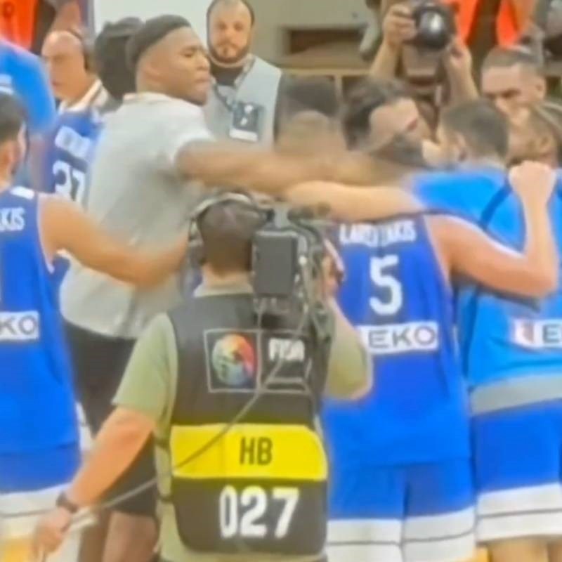 VIDEO Antetokounmpo snažno udario suigrača po glavi