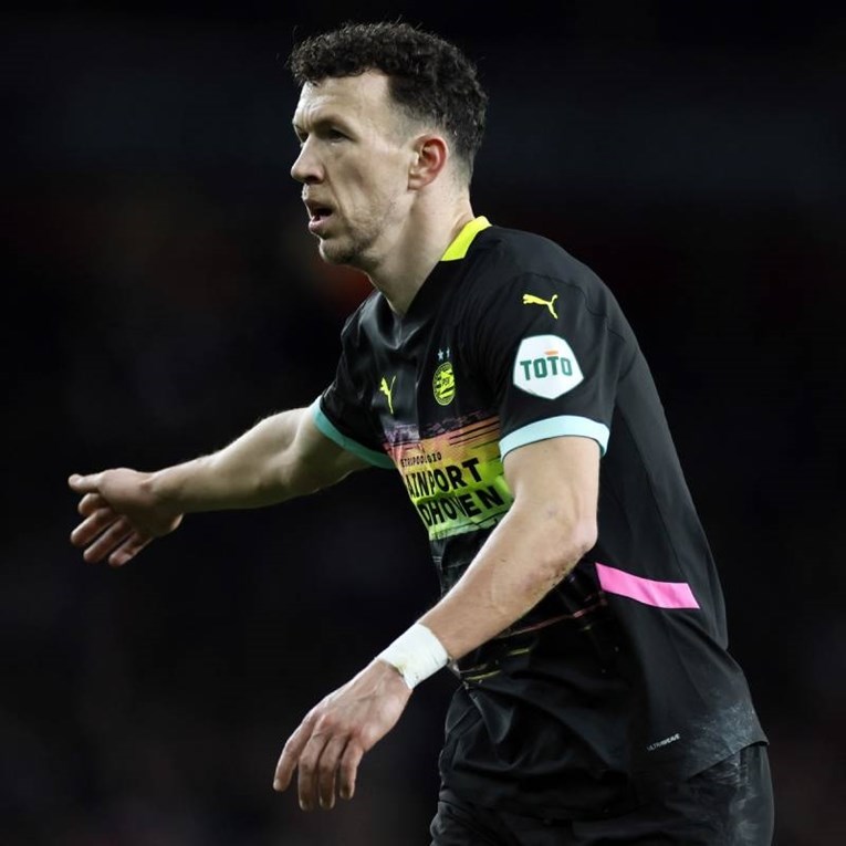 Nizozemci: Perišić je zvijezda. Primio je PSV za ruku i vodio ga 