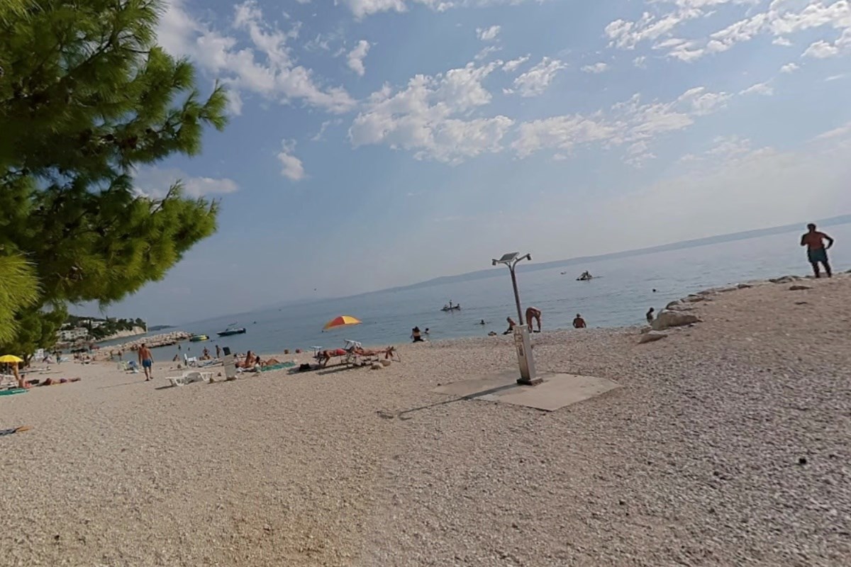 Pronađeno tijelo muškarca na plaži u Promajni. Policija: Nije satima ležalo na plaži
