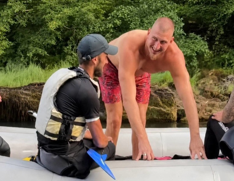 VIDEO Sreo Jokića na raftingu pa ga nasmijao: Brate, mislio sam da si deblji