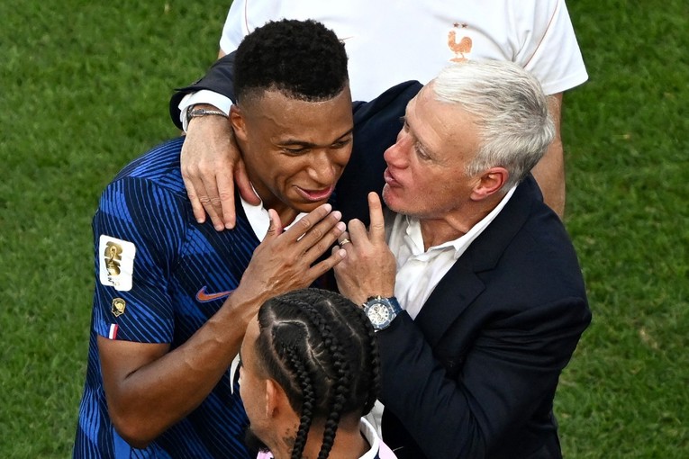 Deschamps se oprašta od francuske reprezentacije. Mbappe mu je napisao emotivno pismo