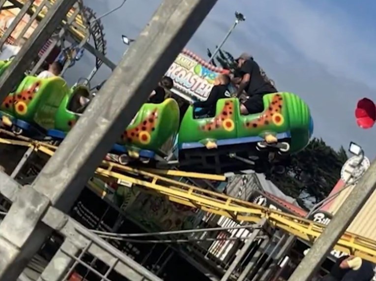 VIDEO Vlakić u Britaniji iskočio iz tračnica u zabavnom parku, ozlijeđeno 13 djece