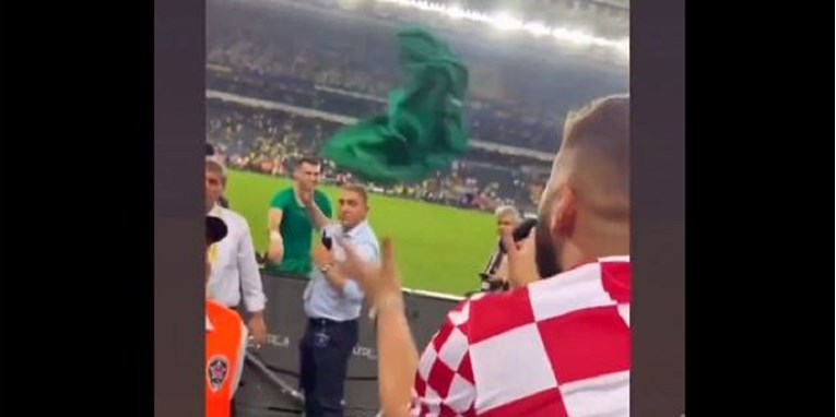 Tip u kockicama stršao je u mnoštvu Turaka. Livaković je to primijetio