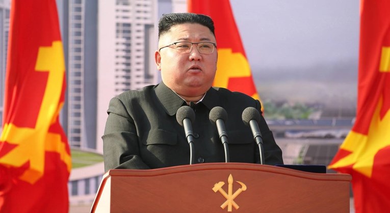 Kim Jong-un krenuo u rat s trapericama, slengom i stranim filmovima