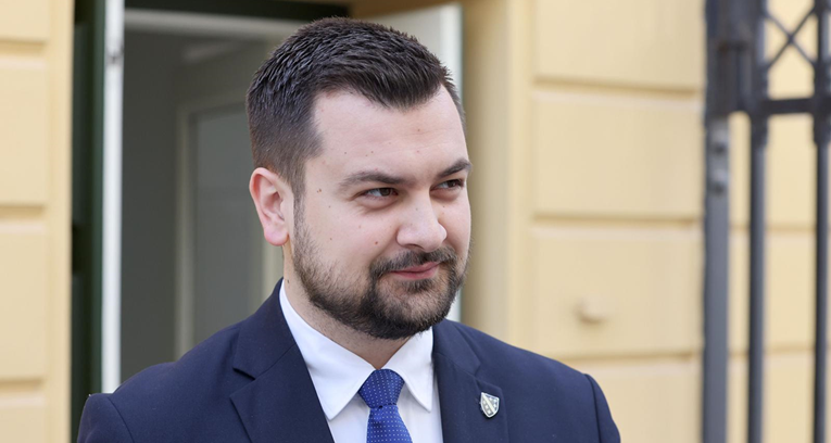 Bošnjak uvjerljivo pobijedio Albanku koja je bila u saboru od 2015.