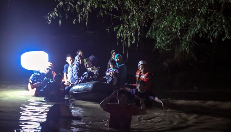 Sedam ljudi se utopilo u Indoneziji dok su pokušavali snimiti selfie