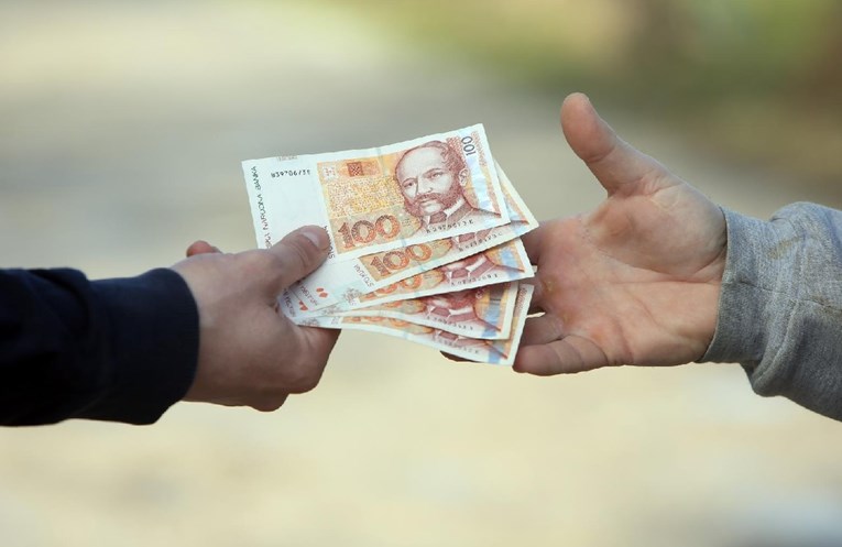 Žena u Podravini ljudima obećala kredite pa im uzela pola milijuna kuna