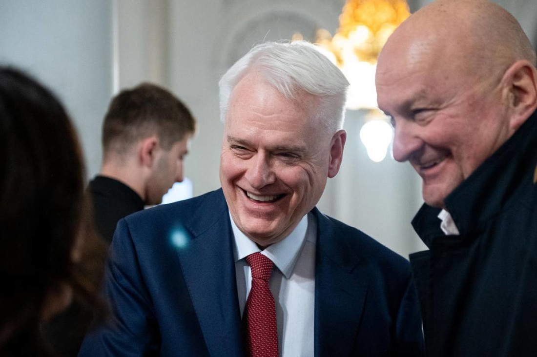 Ivo Josipović snimljen u rijetkom izlasku u zagrebačkom HNK-u