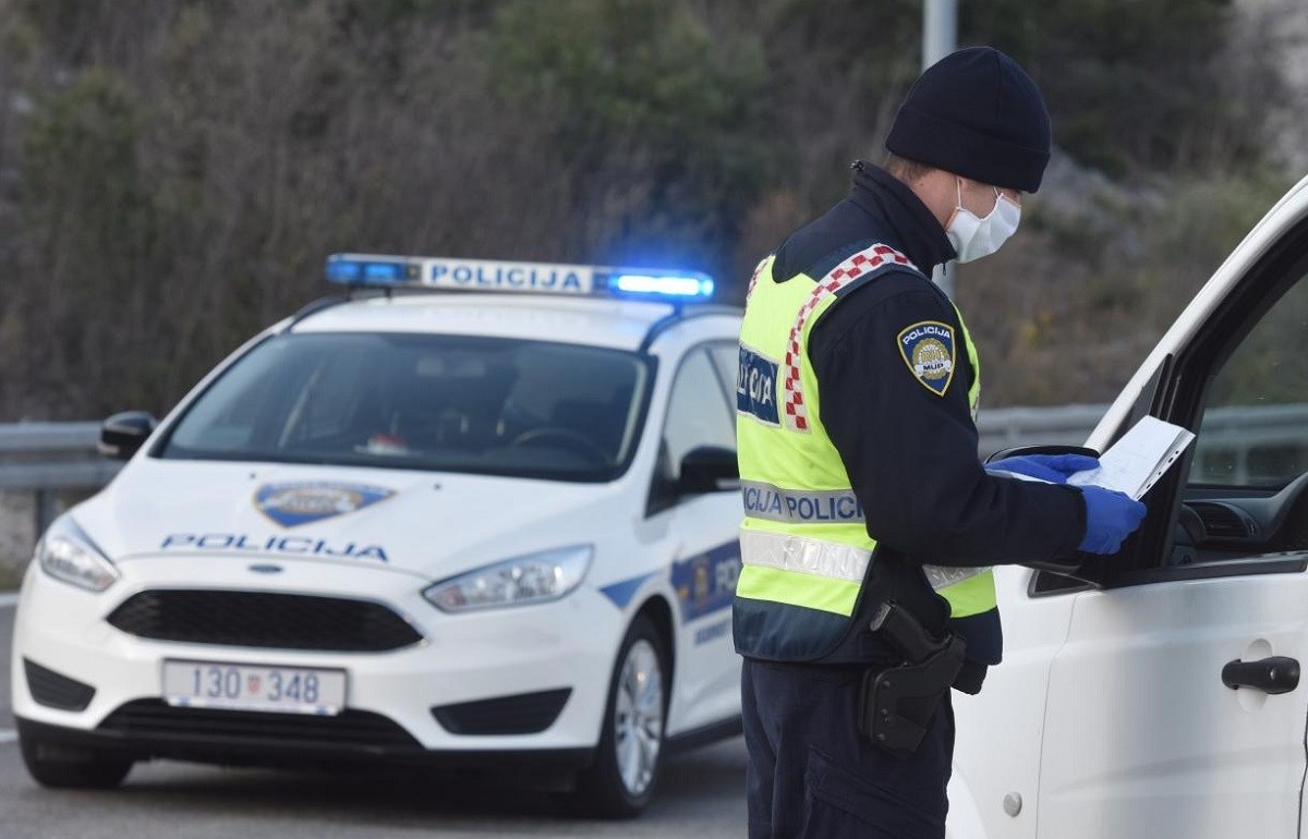 Zagrepčanin kamionom probio rampu na autocesti i bježao policiji, našli mu drogu