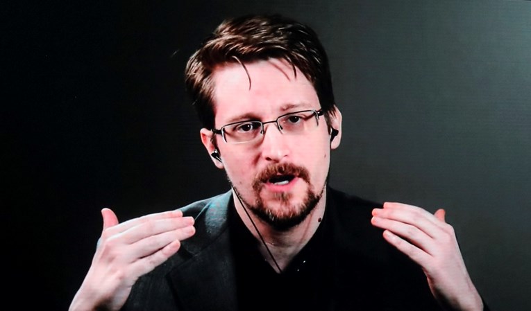 Rusija zajamčila Snowdenu trajni boravak u zemlji