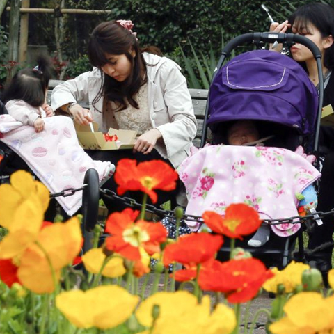 Japanci imaju sve manje djece, ali sve više stranih beba