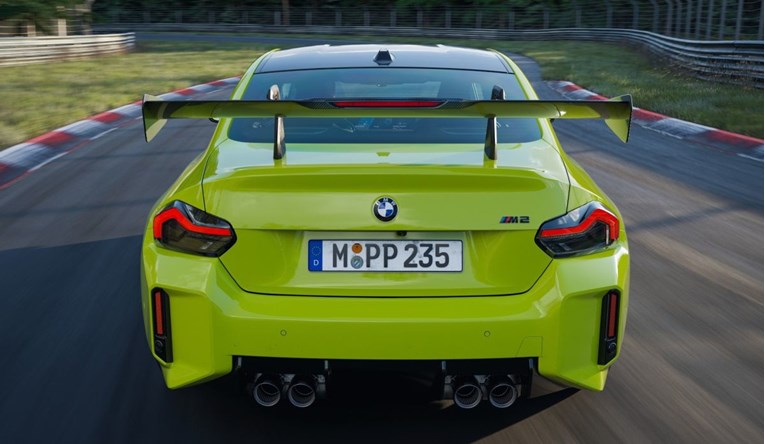 BMW M2 dobiva M Performance Track Kit. Ogromni spojler je u fokusu