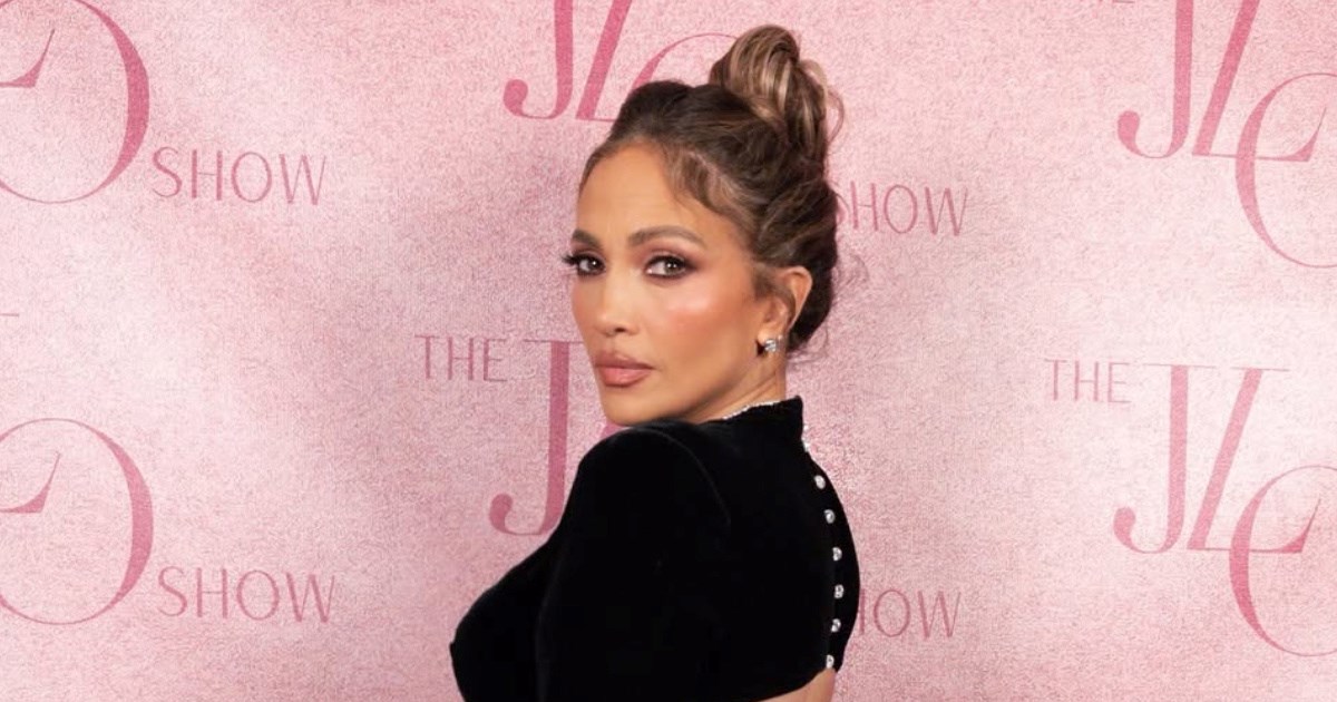 J.Lo zablistala u haljini koja je naglasila njezinu figuru