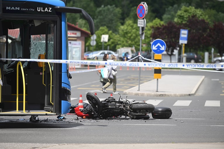 Na zagrebačkom Črnomercu poginuo motociklist, sudario se sa ZET-ovim busom