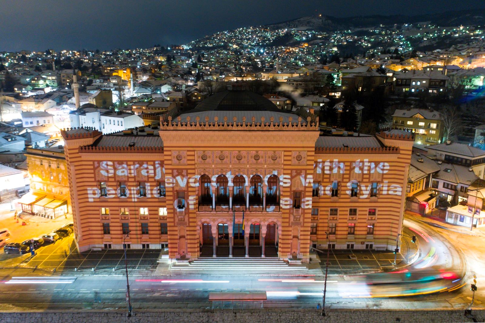 Na sarajevskoj vijećnici osvanula poruka podrške narodima Turske i Sirije