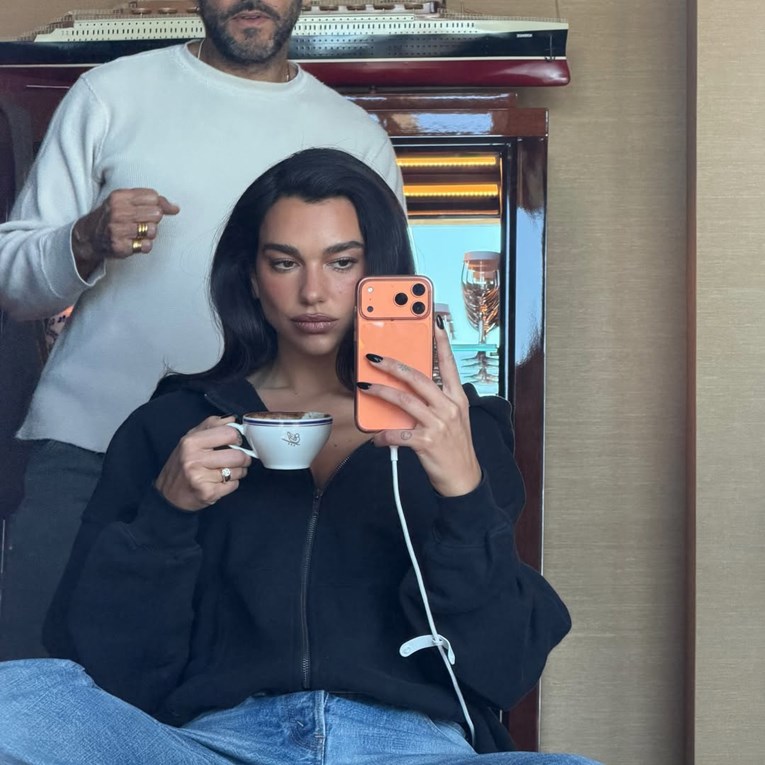 Dua Lipa u minijaturnom bikiniju otvorila sezonu kupanja