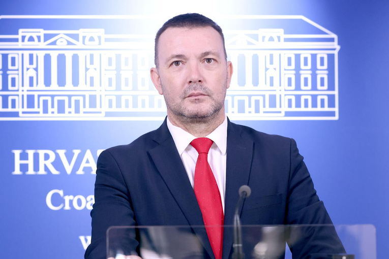 Milanović Glavašu oduzeo odlikovanje. Bauk: To je bilo očekivano