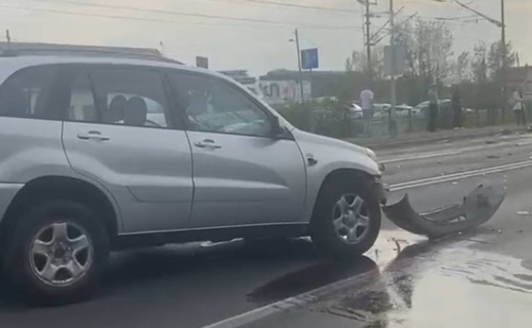 VIDEO U Zagrebu se sudarila četiri auta. Dvije osobe prevezene u bolnicu