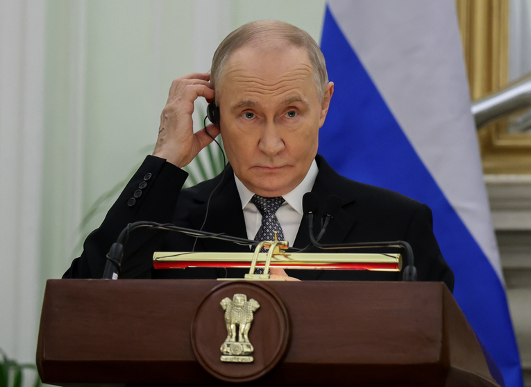 Putin jača svoje osiguranje. Ne smiju koristiti mobitele, moraju nositi maske...