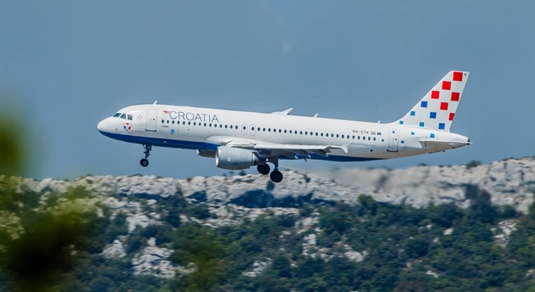 Munja udarila u avion Croatia Airlinesa