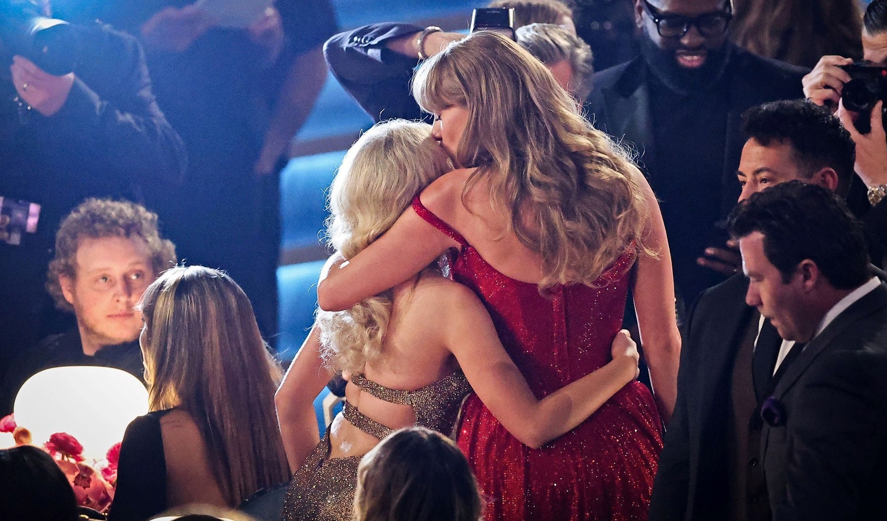 O čemu Taylor Swift sa Sabrinom Carpenter pjeva u naslovnoj pjesmi albuma?