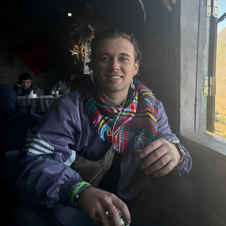 Tip (25) dao otkaz na svojem 9-5 poslu da bi putovao