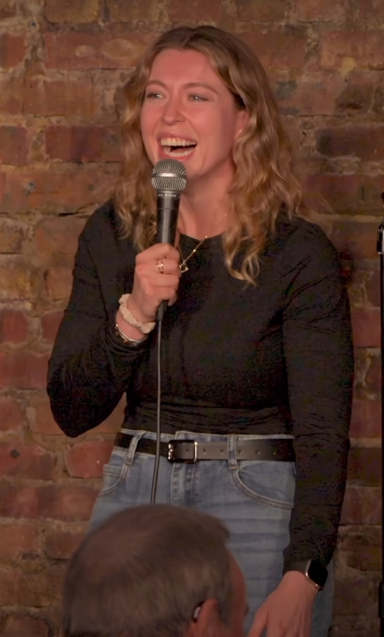 15 milijuna pregleda: Komičarka i gledatelj postali viralni zbog flerta na pozornici