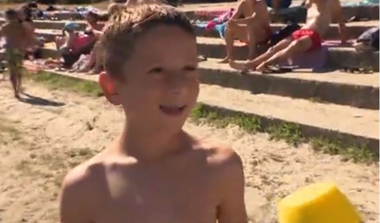 VIDEO "Izdominirao": Dječak s osječkog kupališta zbog odgovora novinaru postao hit