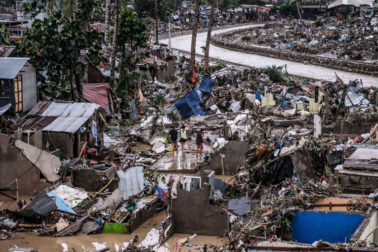 VIDEO Najmanje 114 mrtvih u poplavama na Filipinima. Voda gutala kuće i ulice