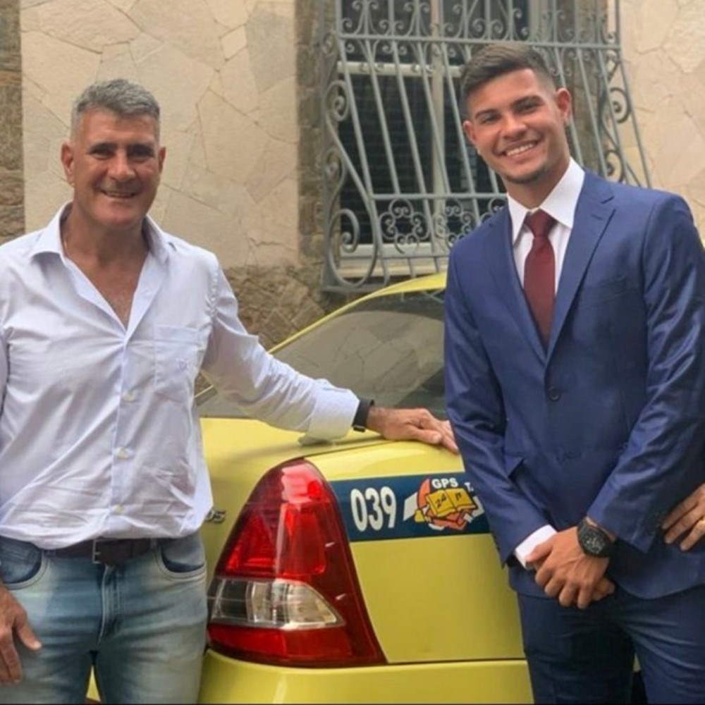 Otac najveće kupovine Newcastlea je taksist, a majka trgovkinja. I to misle ostati