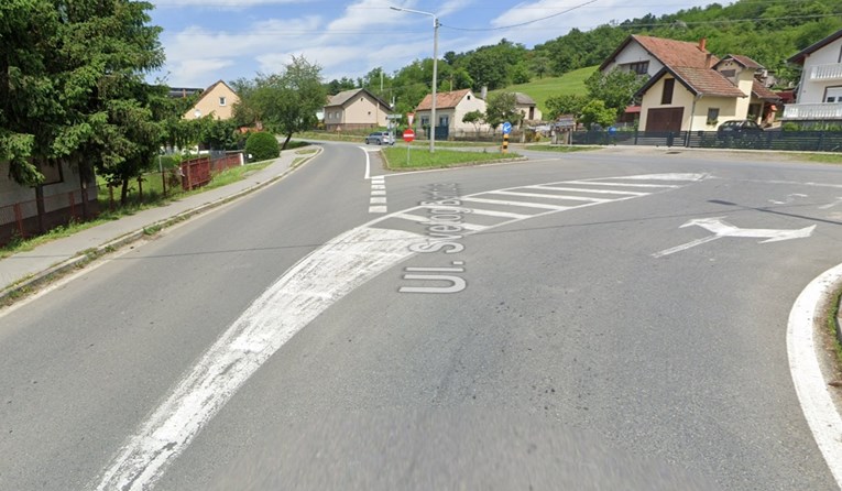 U Sibinju se sudarili auto i romobil
