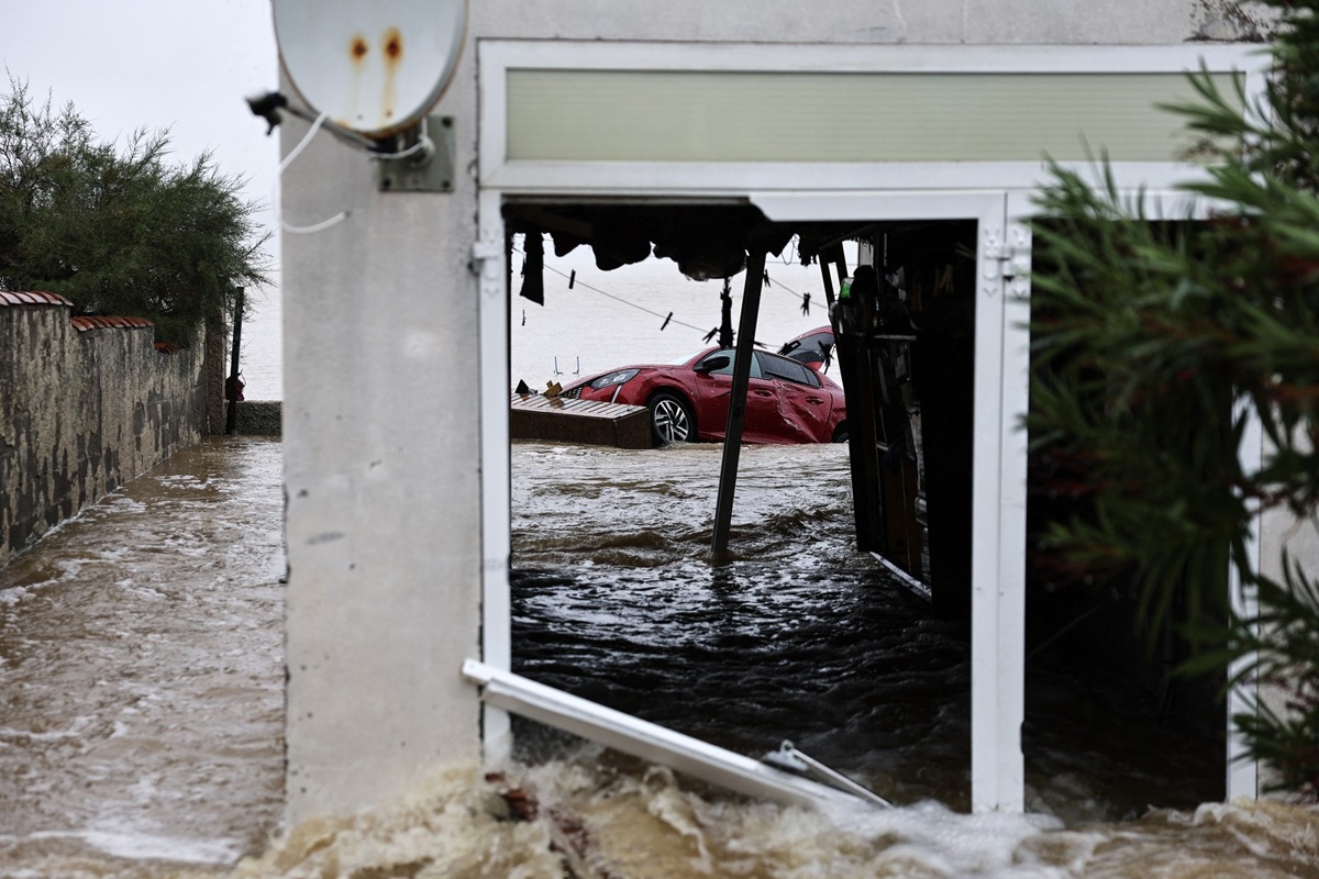 Poplave na jugu Francuske: troje mrtvih, tisuće bez struje