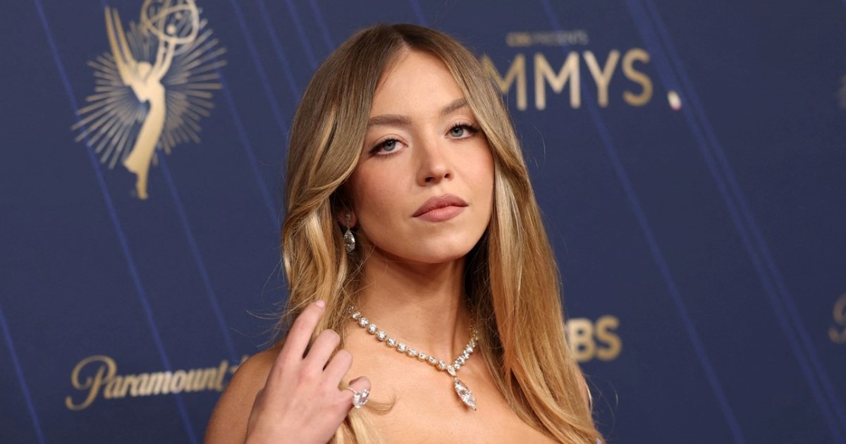 "MAGA Sweeney": Glumica crvenom haljinom izazvala pomutnju na internetu