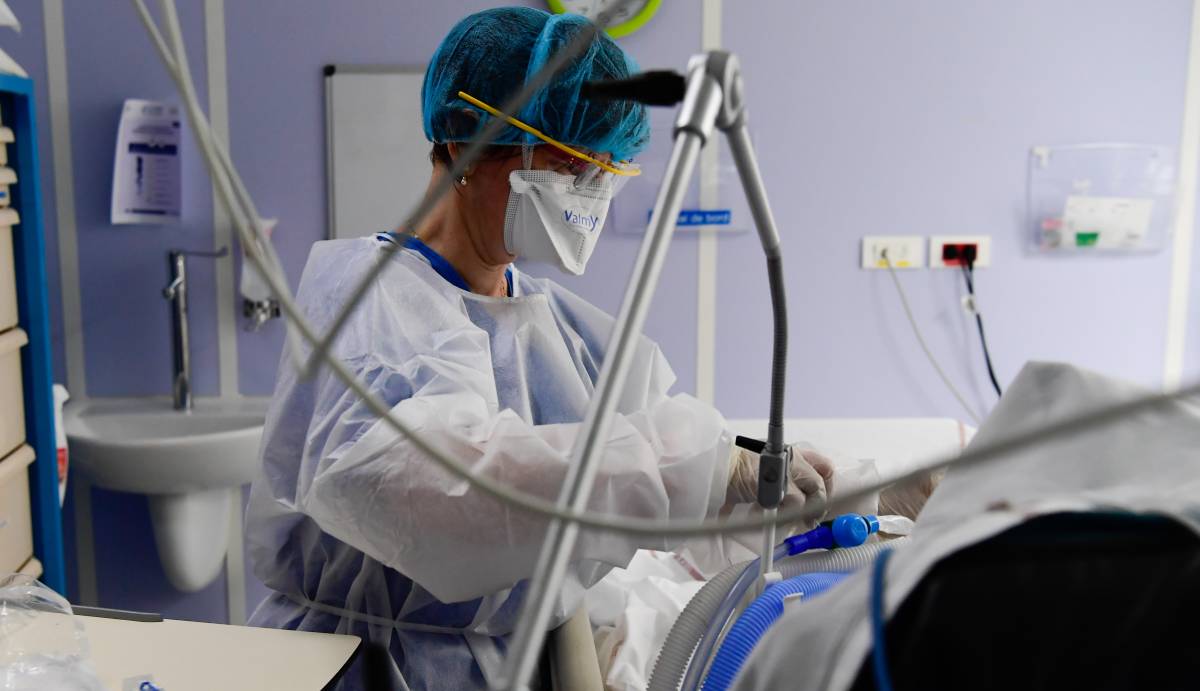 U Francuskoj rekordan broj novih slučajeva, više od 30.000 zaraženih u jednom danu