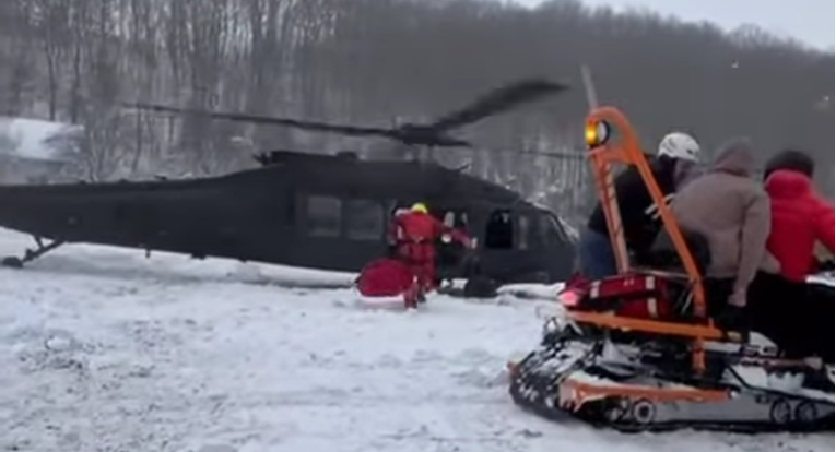 VIDEO HGSS-ovci i Black Hawk iz zametenog sela u Lici spasili trudnicu