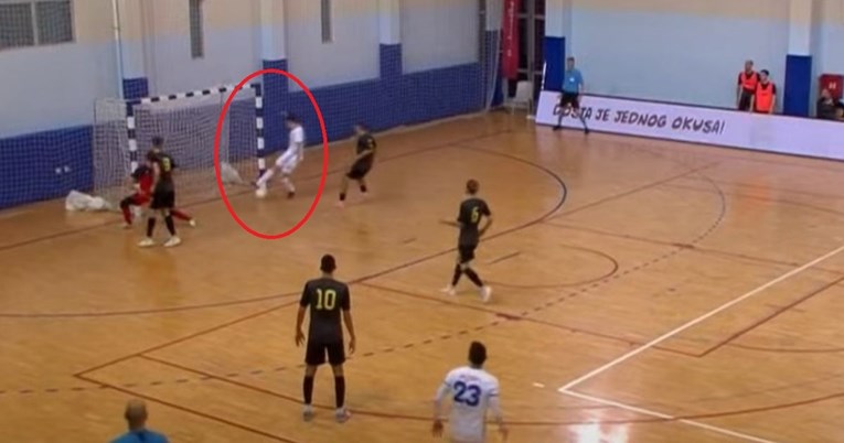 VIDEO Promašaj godine u futsal ligi. Triput je s pola metra fulao prazan gol