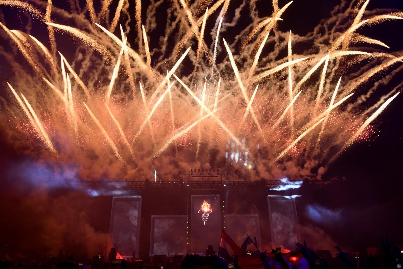 FOTO Thompsonov koncert počeo velikim vatrometom